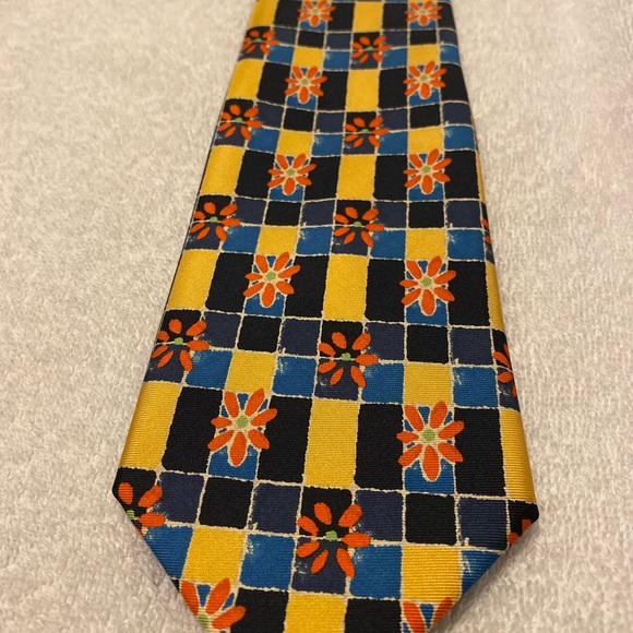 Brand New Trendy Tie By CHRISTIAN TYLER of London - Picture 1 of 3